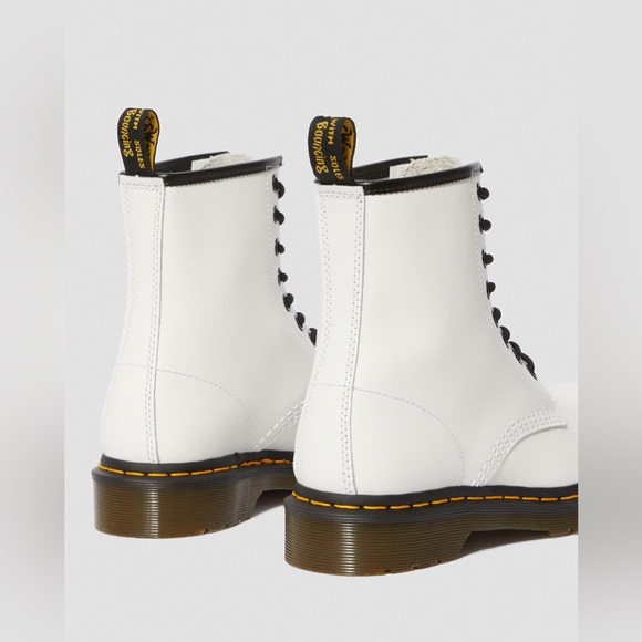 DR. MARTENS 1460 WOMEN'S SMOOTH LEATHER LACE UP BOOTS - Picture 3 of 16